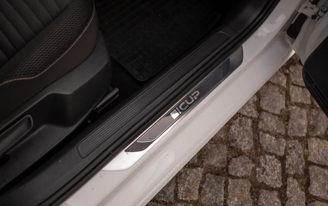 Volkswagen Golf cena 35900 przebieg: 181000, rok produkcji 2015 z Dzierżoniów małe 596